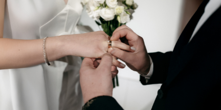 Le guide des textes pour vos faire-part de mariage : Classique, original, humoristique, religieux… des exemples pour tous les styles
